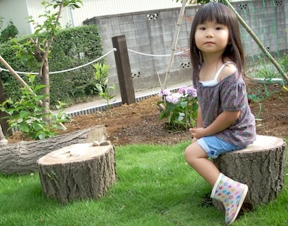 庭に公園を作ったエクステリア工事【子供がよろこぶ芝生を貼った施工例です】
